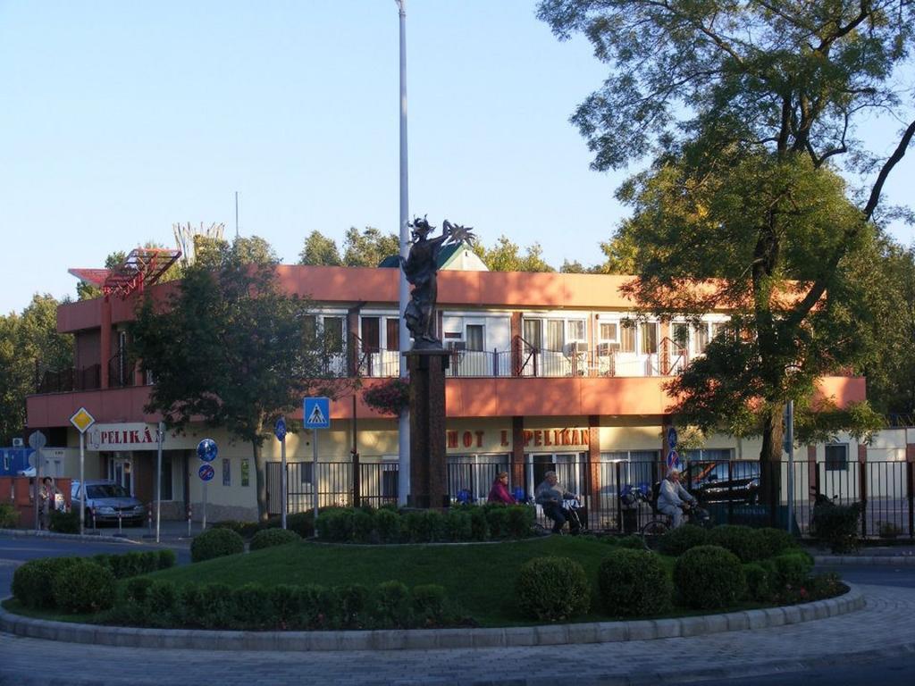 Hotel Pelikan Hodmezovasarhely Exterior photo